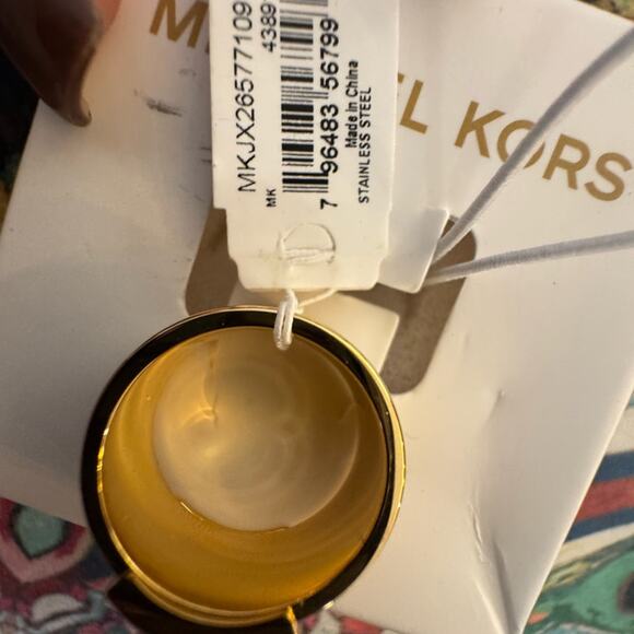 Michael Kors Gold Plated ring NIB logo plaque riveted onto smaller band size 8 - Picture 5 of 5